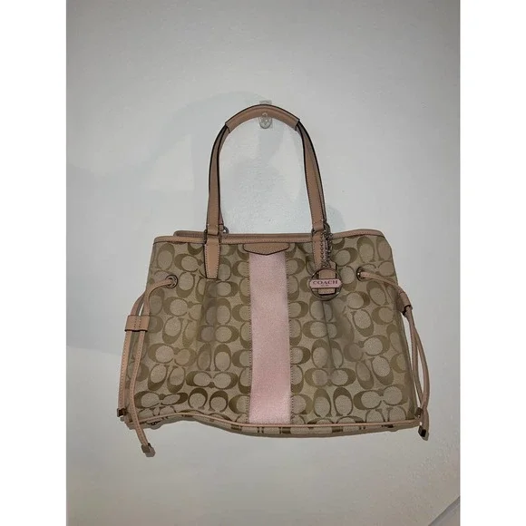 Classic Coach Shoulder Bag - Picture 2 of 7